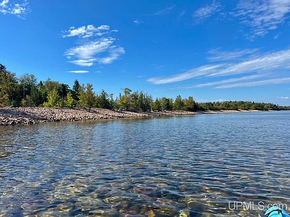 3rd image of Superior Point Rd