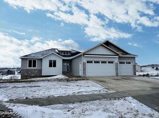 603 Calvert Dr, Bismarck, ND 58503