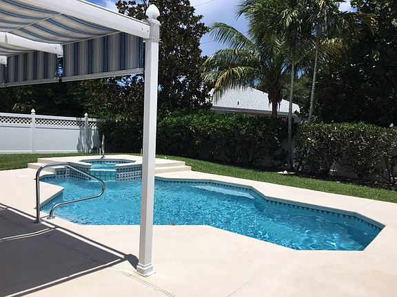 Inground heated pool/jacuzzi