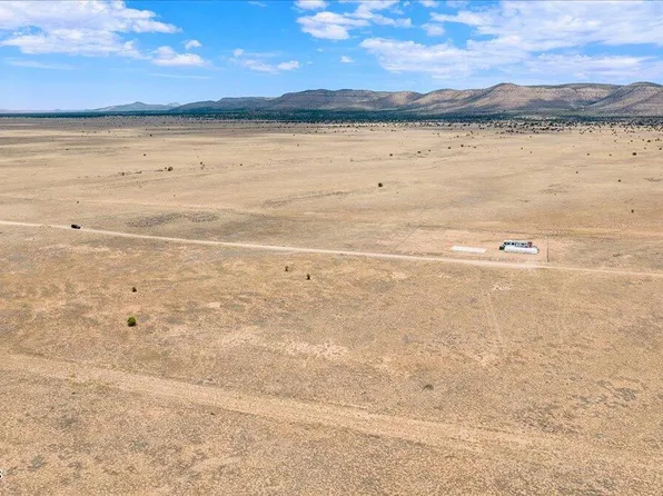 3299 W Limestone Dr, Paulden, AZ 86334