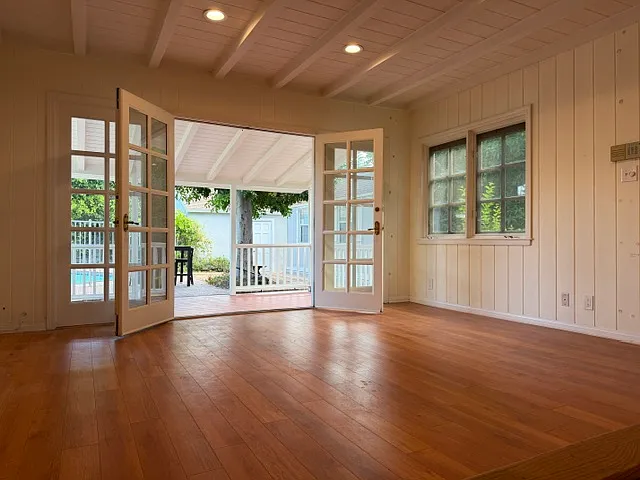 13810 Magnolia Blvd — Photo 7