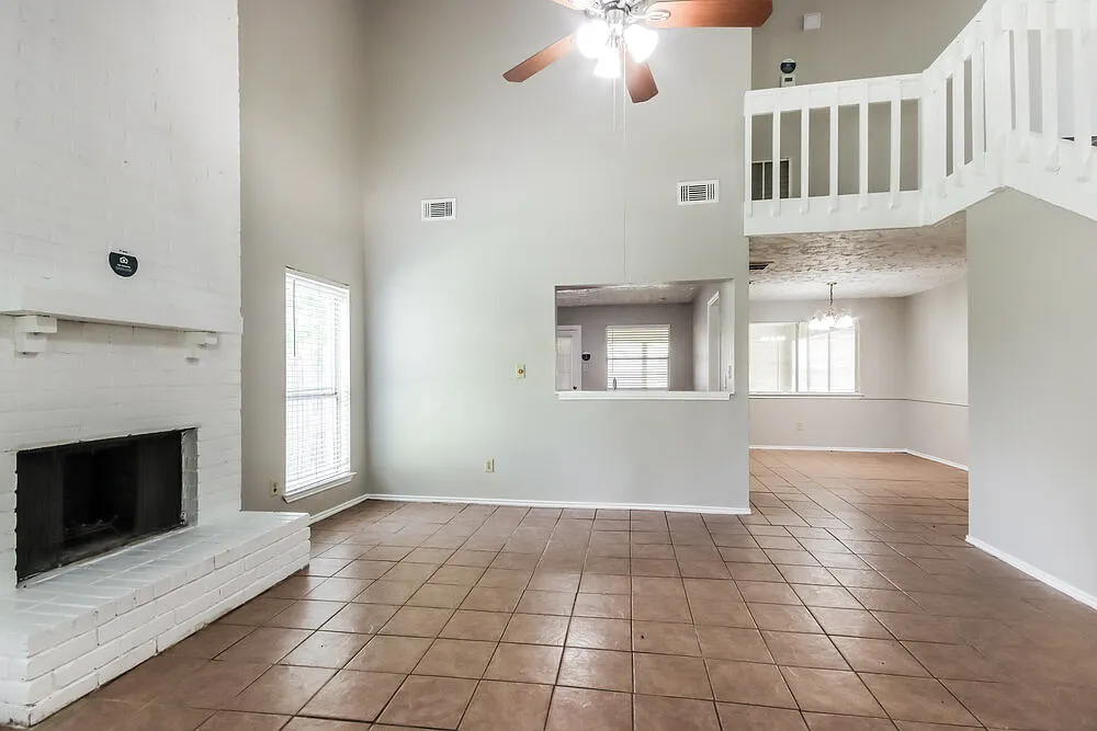4 bed, 2.5 bath, 2397 sqft, $2,280 — Photo 4