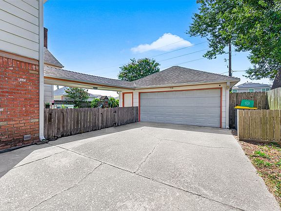 4th image of 4319 Brightwood Dr