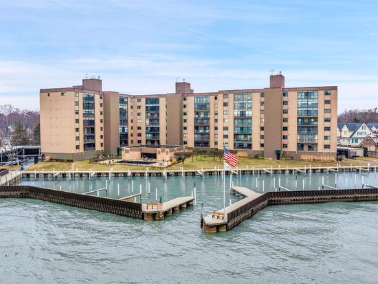 34452 Jefferson Ave APT 30, Harrison Township, MI 48045