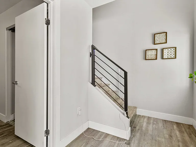 8417 Tweedy Ln — Photo 22