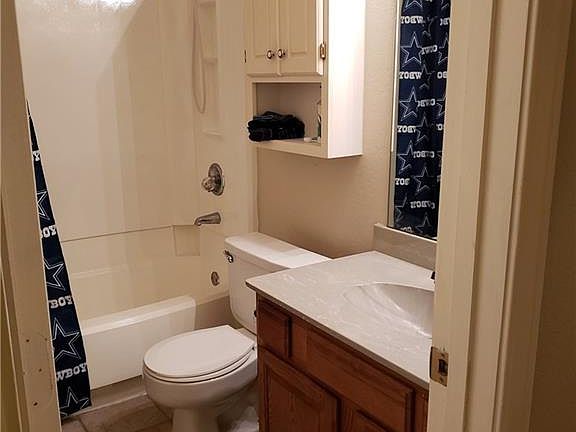 3rd image of 702 Berry Ln