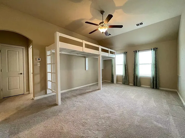 1700 Medina Ln — Photo 16