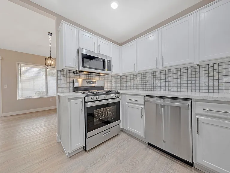 8705 Prairie Hill Dr — Photo 12