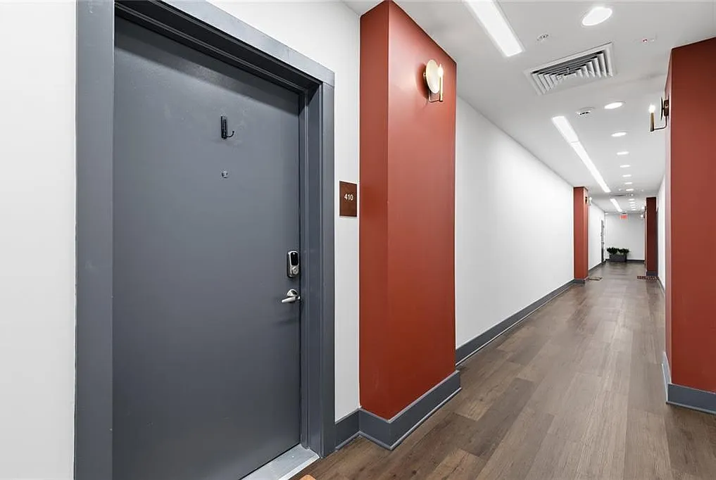 1 bed, 1.0 bath, 804 sqft, $1,950 — Photo 3