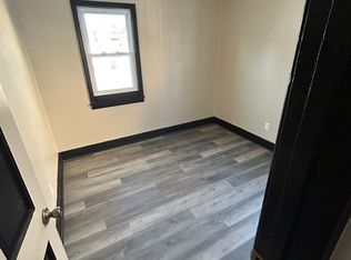1112 W 4th St, Waterloo, IA 50702