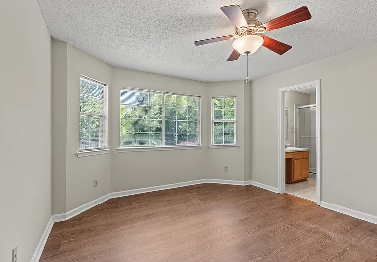 100 River Oaks Dr — Photo 9