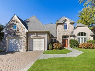 22 Stony Gate Oval, New Rochelle, NY 10804