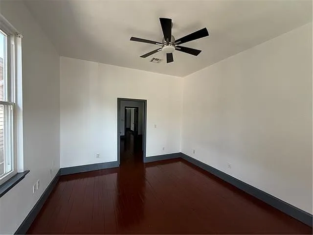 3 bed, 1.0 bath, 949 sqft, $1,850 — Photo 2