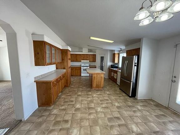 3rd image of 1637 E Midvalley Rd