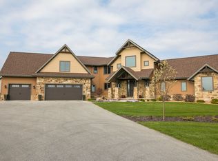 1999 Pinecrest Rd, Green Bay, WI 54313