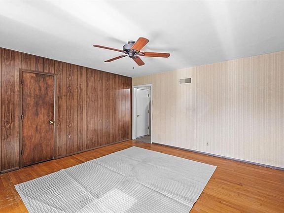 5th image of 1180 Flora Ln