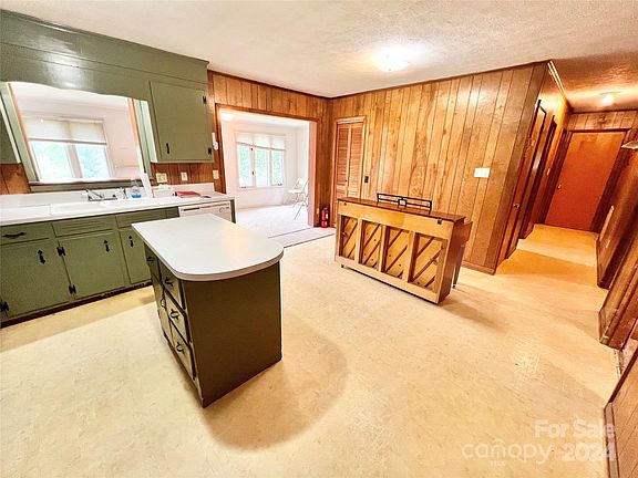 4th image of 217 Lower Creek Dr NE