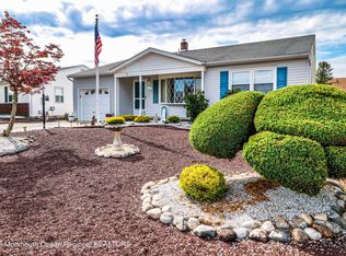 5 Mapleton Rd, Toms River, NJ 08757