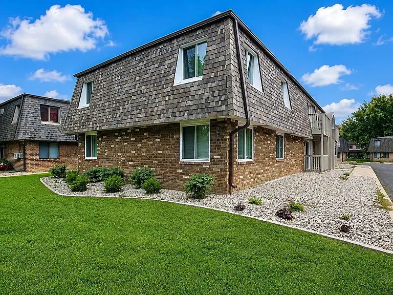 370 Villabrook Dr #3 — Photo 2