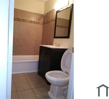 5th image of 3235 Blackstone Ave #1
