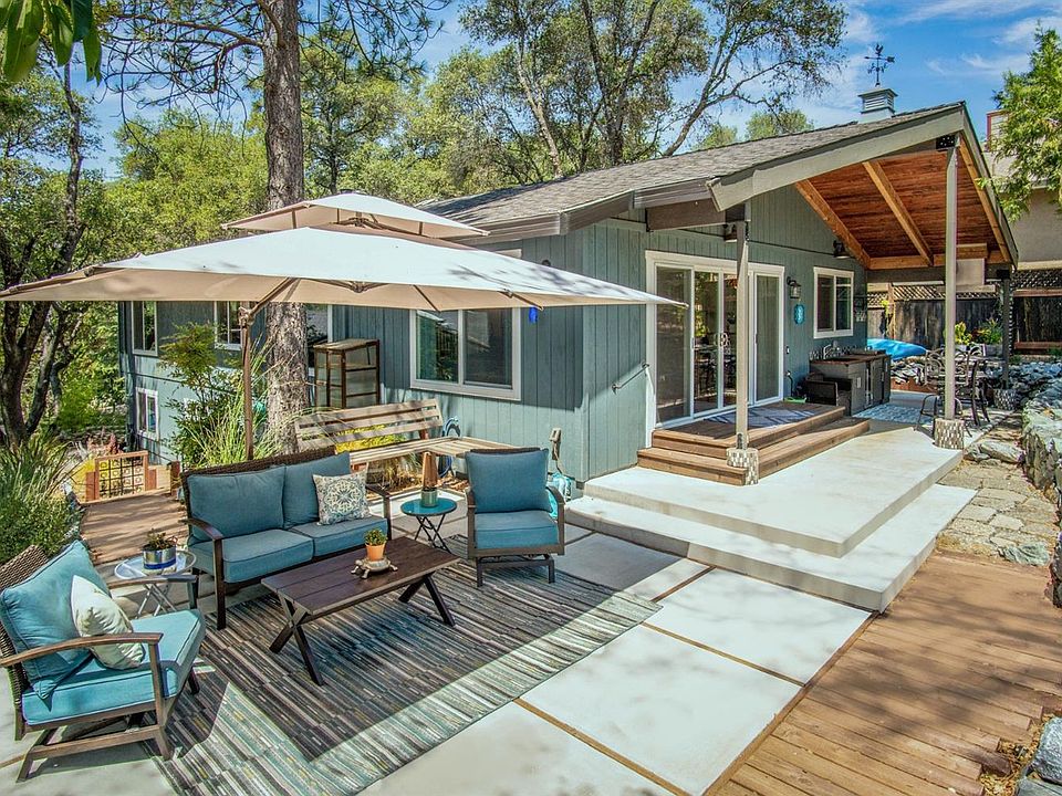 1st image of 23969 Oakmont Way