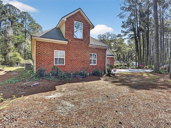 3rd image of 1460 Little Neck Road