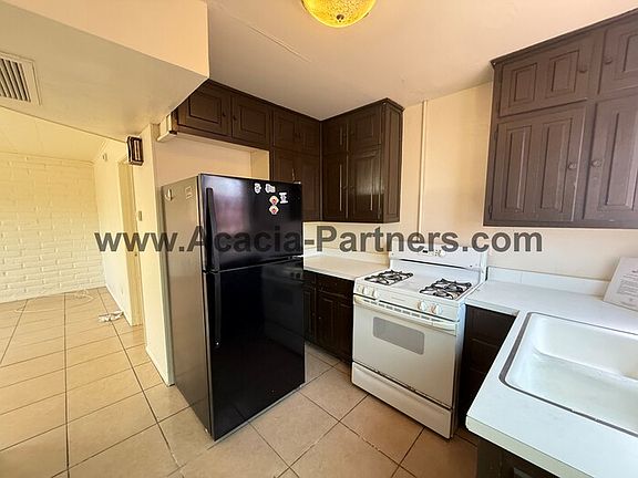 4th image of 241 N Grande Ave