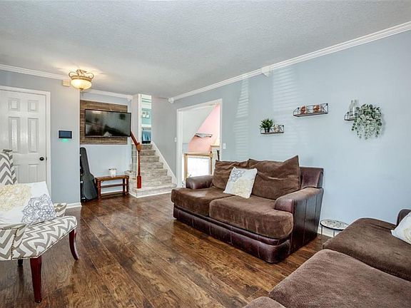 5th image of 1009 SE Talonia Dr