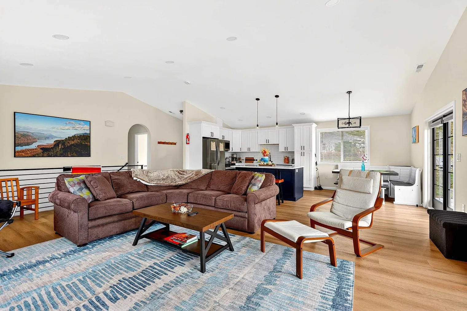 3 bed, 2.0 bath, 2497 sqft, $7,860 — Photo 1