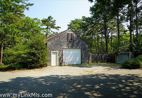 Huge Garage with Office Potential Guest House!