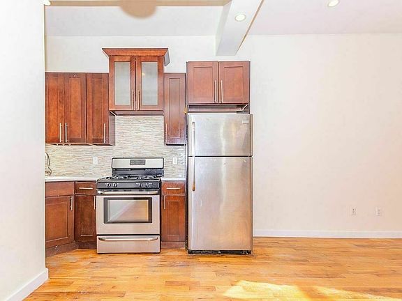 4th image of 778 Lincoln Pl #3RR