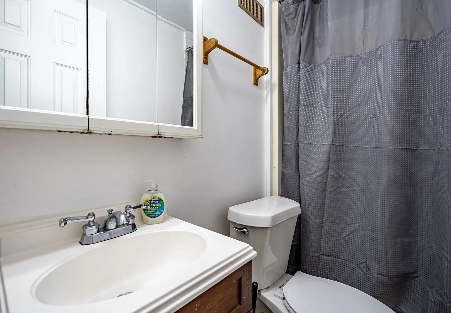 4 bed, 2.5 bath, 1107 sqft, $784 — Photo 4