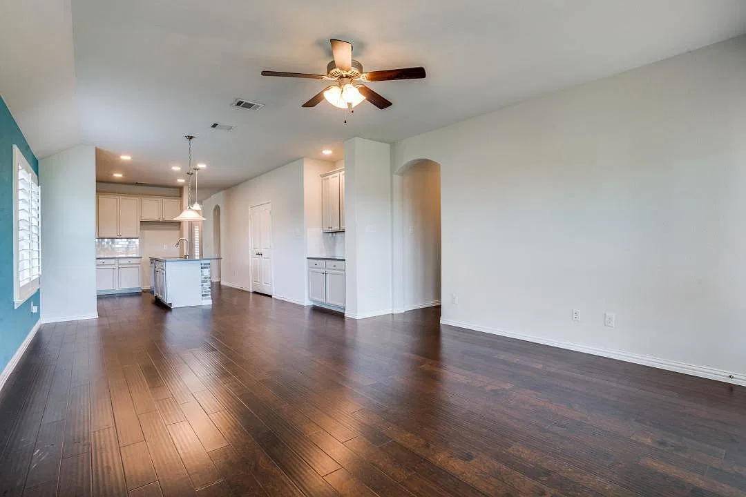 4 bed, 2071 sqft, $2,500 — Photo 3