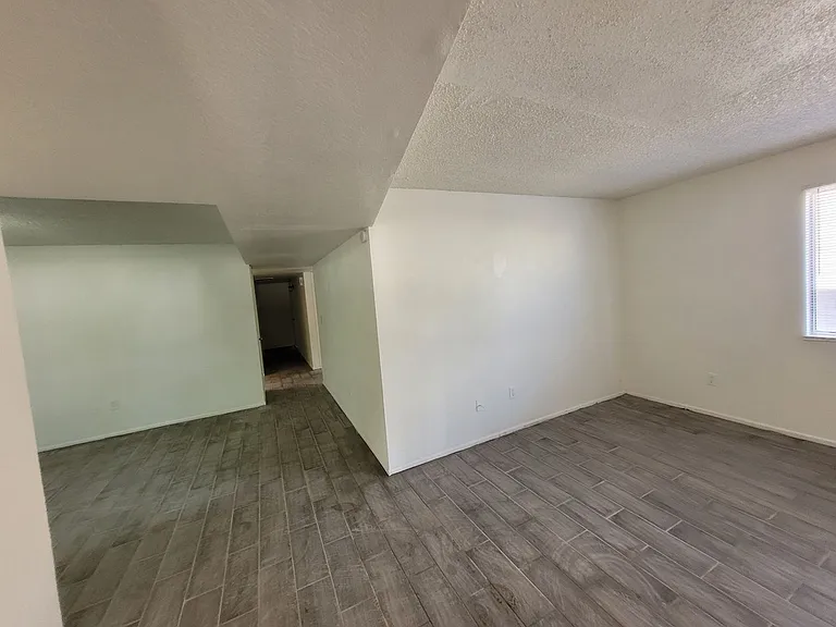 2630 S Virginia Dr — Photo 10