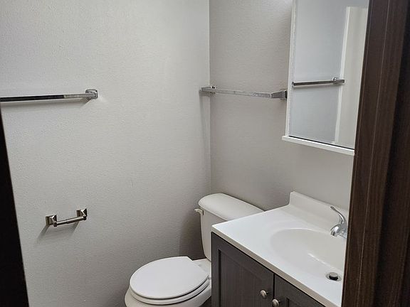 5th image of 102 Oak St #1B-1Ba-525Sqft