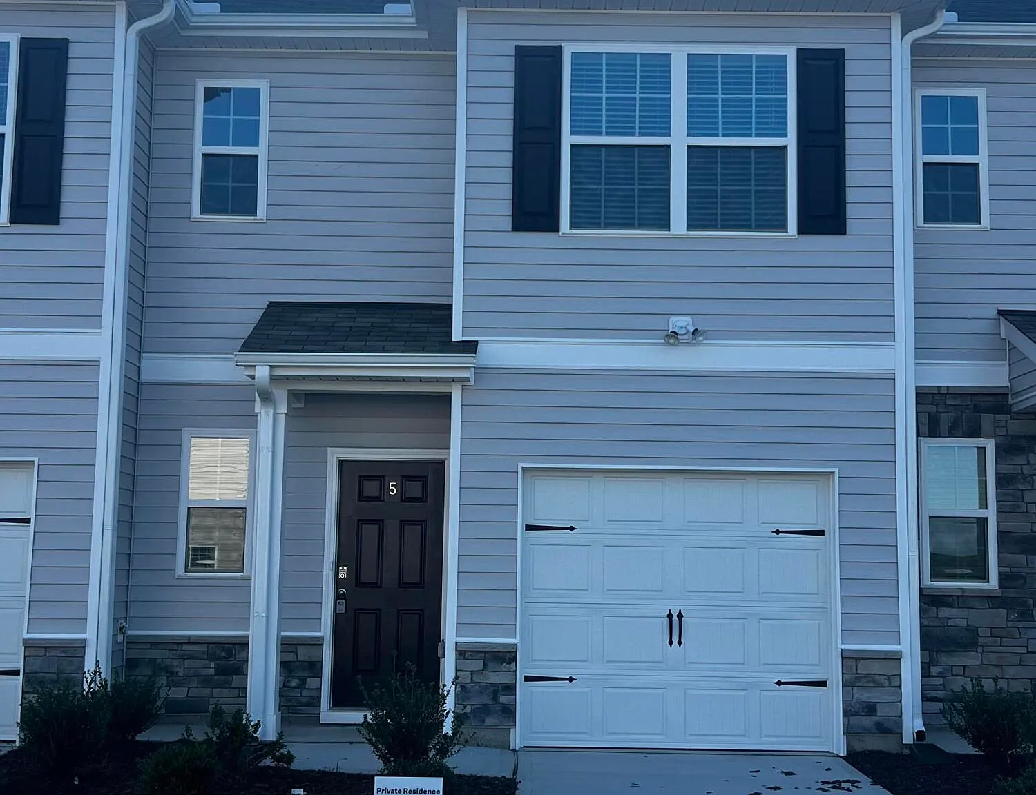 3 bed, 2.5 bath, 1491 sqft, $1,900 — Photo 1