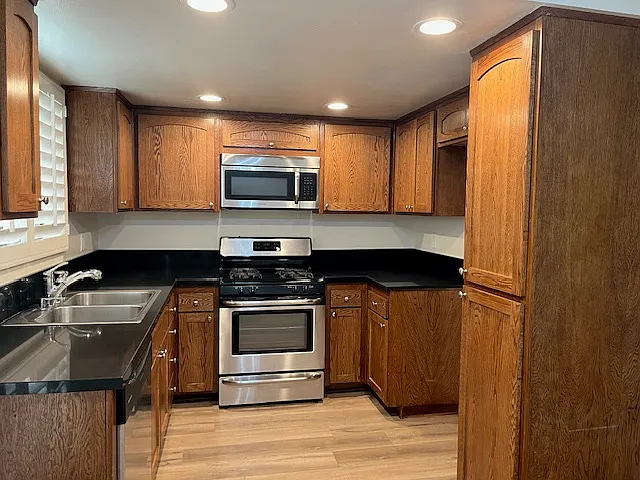 Sherman Way Townhomes — Photo 18