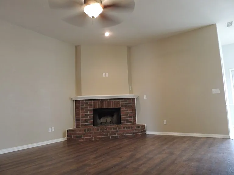 805 Nolan Ryan Dr — Photo 3