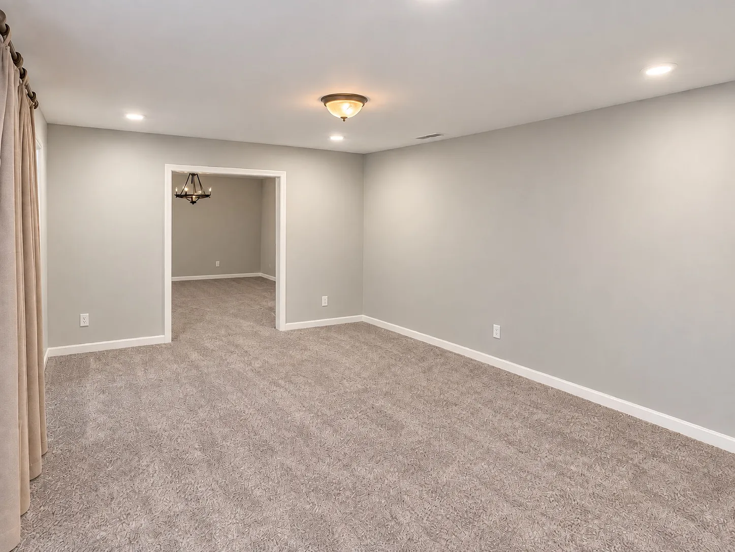 4 bed, 2104 sqft, $2,100 — Photo 2