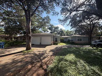 726 Encino Dr — Photo 2