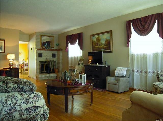 1st image of 225 Oak St