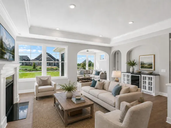 48 Spring Farm Rd, North Oaks, MN 55127