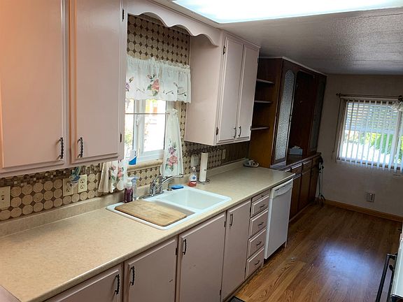 2nd image of 4606 Long Branch Dr