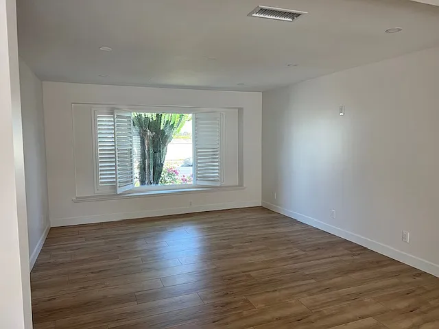 Grace Ave — Photo 4