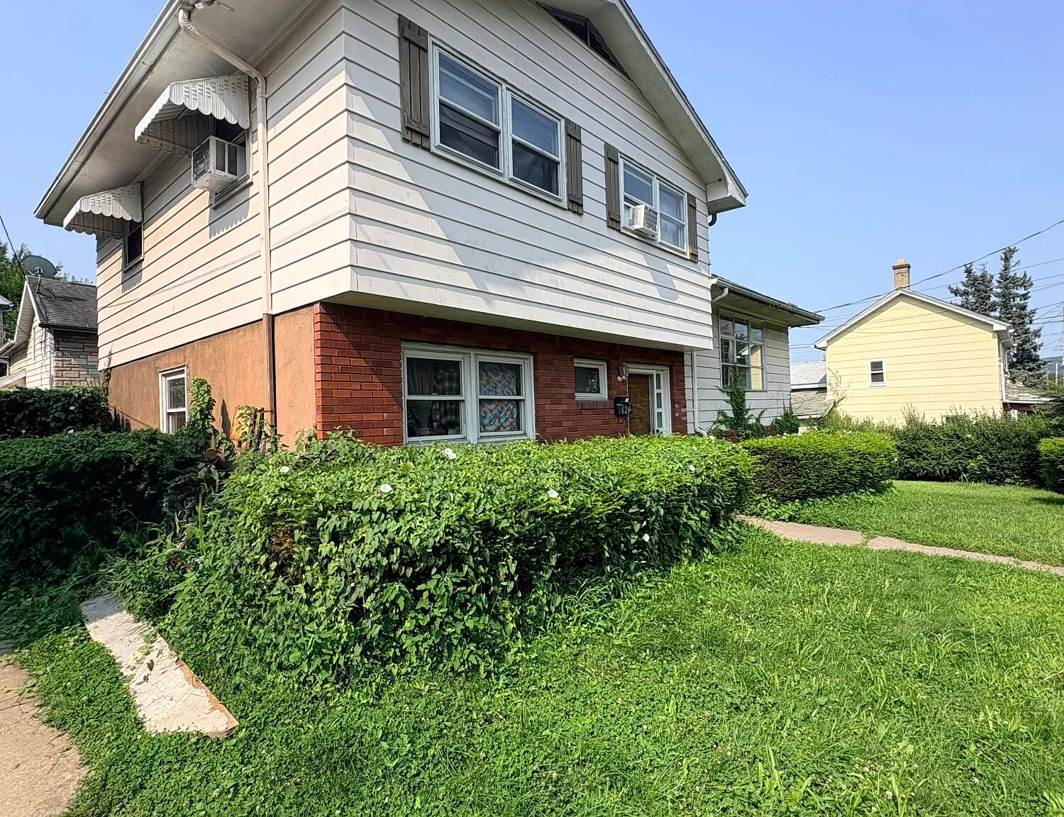 5 bed, 3.0 bath, 1512 sqft, $2,000 — Photo 2