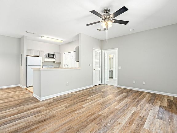 4th image of 447 W Longleaf Dr APT 104