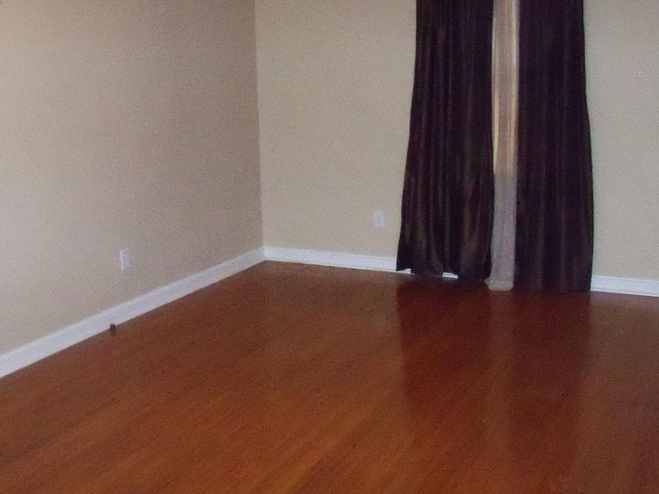 2nd image of 1823 S Fillmore St