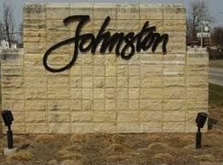 6422 NW 99th St, Johnston, IA 50131