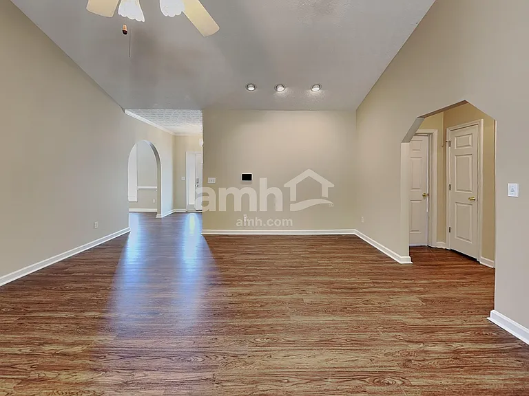 136 Spring Meadows Ave — Photo 7
