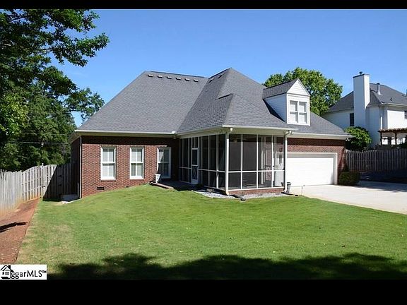 2nd image of 820 Knollwood Dr